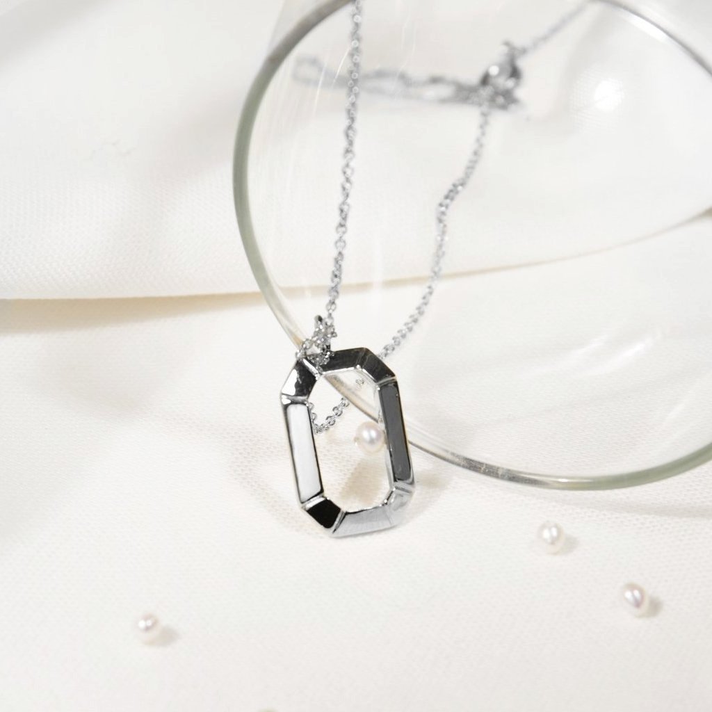 【Blooming】18-inch Petite Emerald Frame Necklace / 925 Sterling Silver / 20K Gold Plated Brass