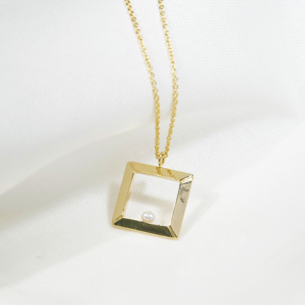 【Blooming】18-inch Petite Square Frame Necklace / 925 Sterling Silver / 20K Gold Plated Brass 