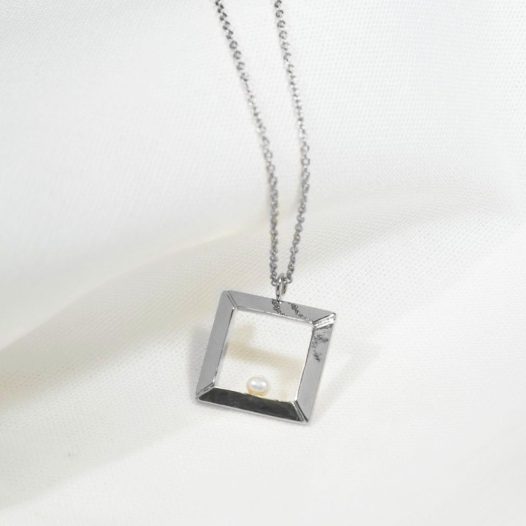 【Blooming】18-inch Petite Square Frame Necklace / 925 Sterling Silver / 20K Gold Plated Brass 