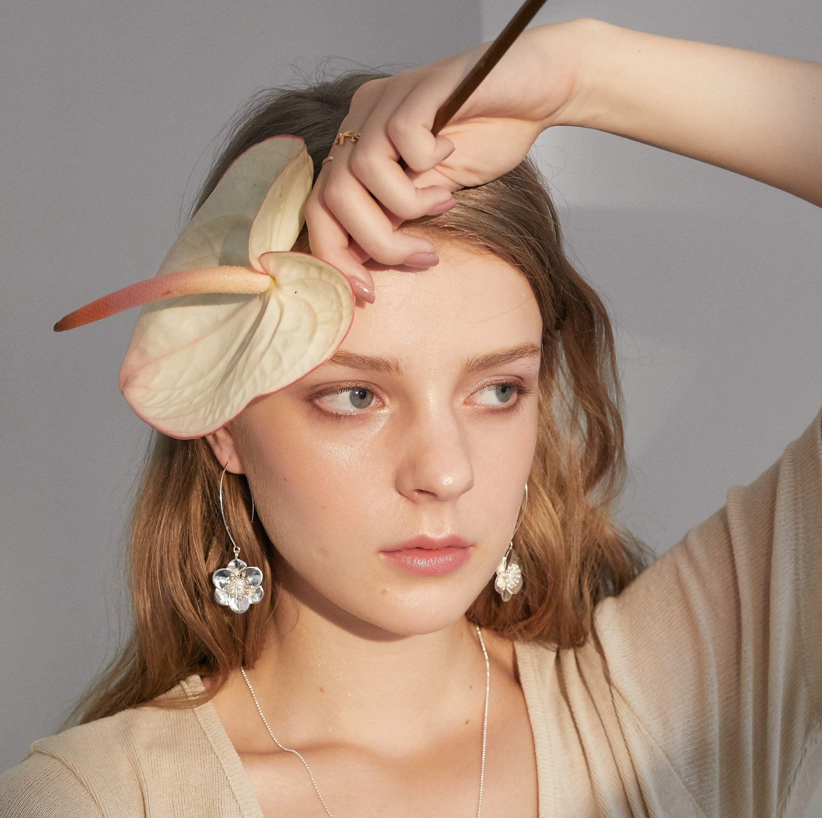 【綻放】一支獨秀-梅花耳勾耳環 /925純銀 Plum Blossom Wire Earrings