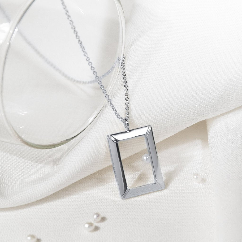 【Blooming】『Sold out, pre-orders available, waiting time 7-14 days』 18-inch Petite Oblong Frame Necklace / 925 Sterling Silver / 20K Gold Plated Brass